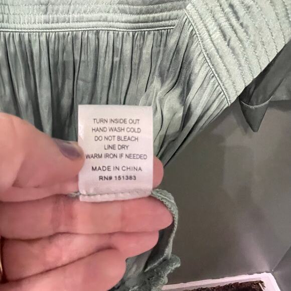 Current Air Silky Green Pleated Vneck Dress. Size Med. Great condition. - Picture 7 of 7